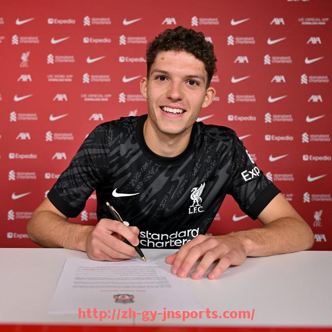 JN江南体育-德甲球队模板图：各大球队标志与球衣的设计风格