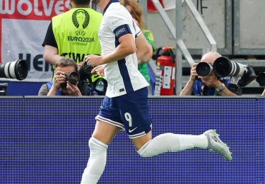 JN江南体育-疫情对德甲哪些球队造成了严重影响？损失情况分析